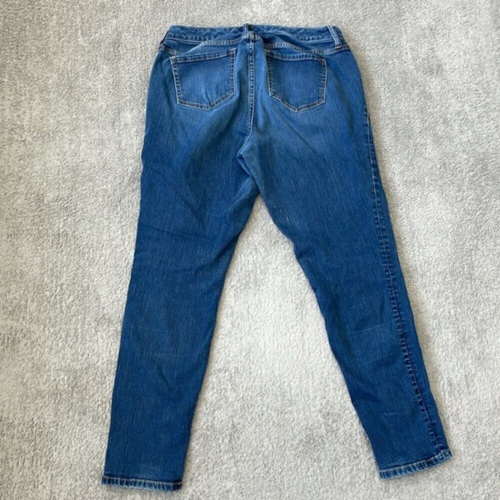 VGC Torrid Boyfriend Jean - Medium Wash - Some Distressing - Size 12R - Picture 2 of 5